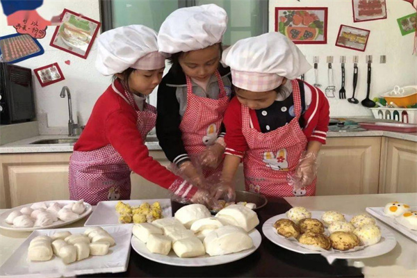 教孩子做饭整理亲子馆加盟